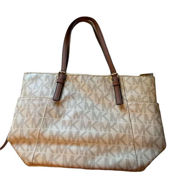 Michael Kors Jet Set Tote - Picture 2 of 7